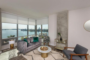 3BR Glass Suite With Gym & Pool By ENVITAE